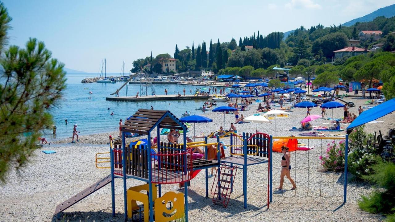 Apartments Skorup Ičići Eksteriør billede